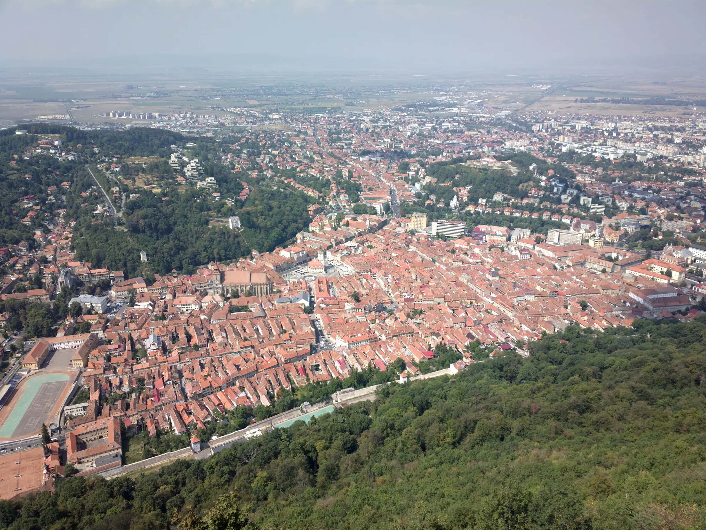 Centrul vechi al Brașovului, văzut de pe muntele Tâmpa