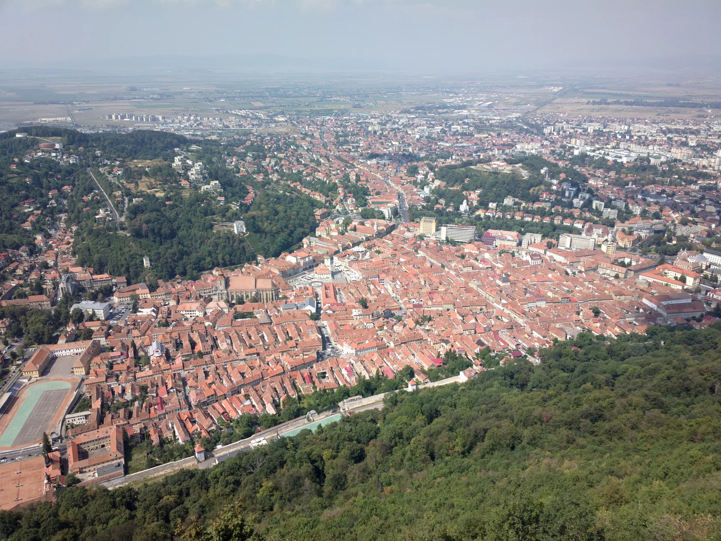 Centrul vechi al Brașovului, văzut de pe muntele Tâmpa